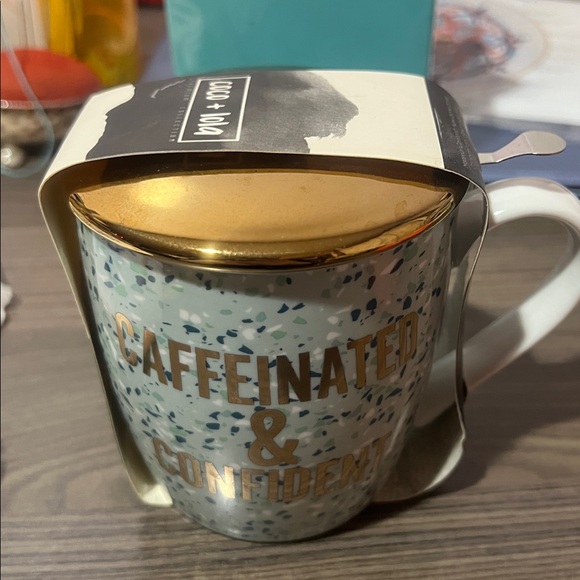 Mug with Gold lid & includes infuser - Picture 5 of 5